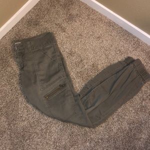 🌟Army Green Jolt Joggers🌟